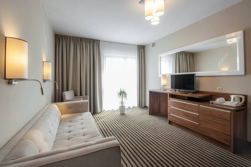 hotel blisko plaży, urlop nad morzem, pokoje przy plaży krynica morska white resort